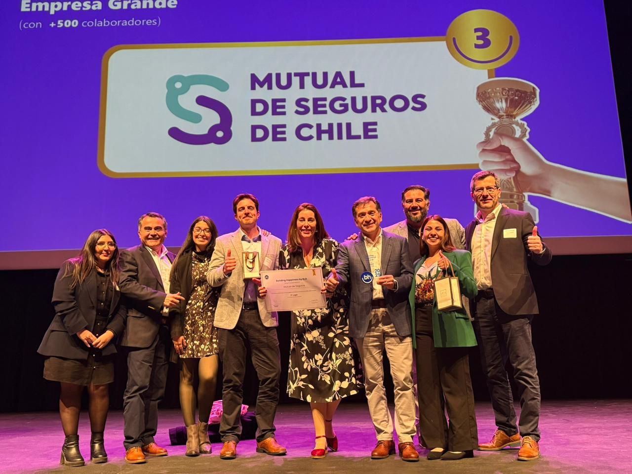 Building Happiness 2025: Mutual de Seguros de Chile es reconocida como una de las 3 empresas más felices para trabajar en Chile
