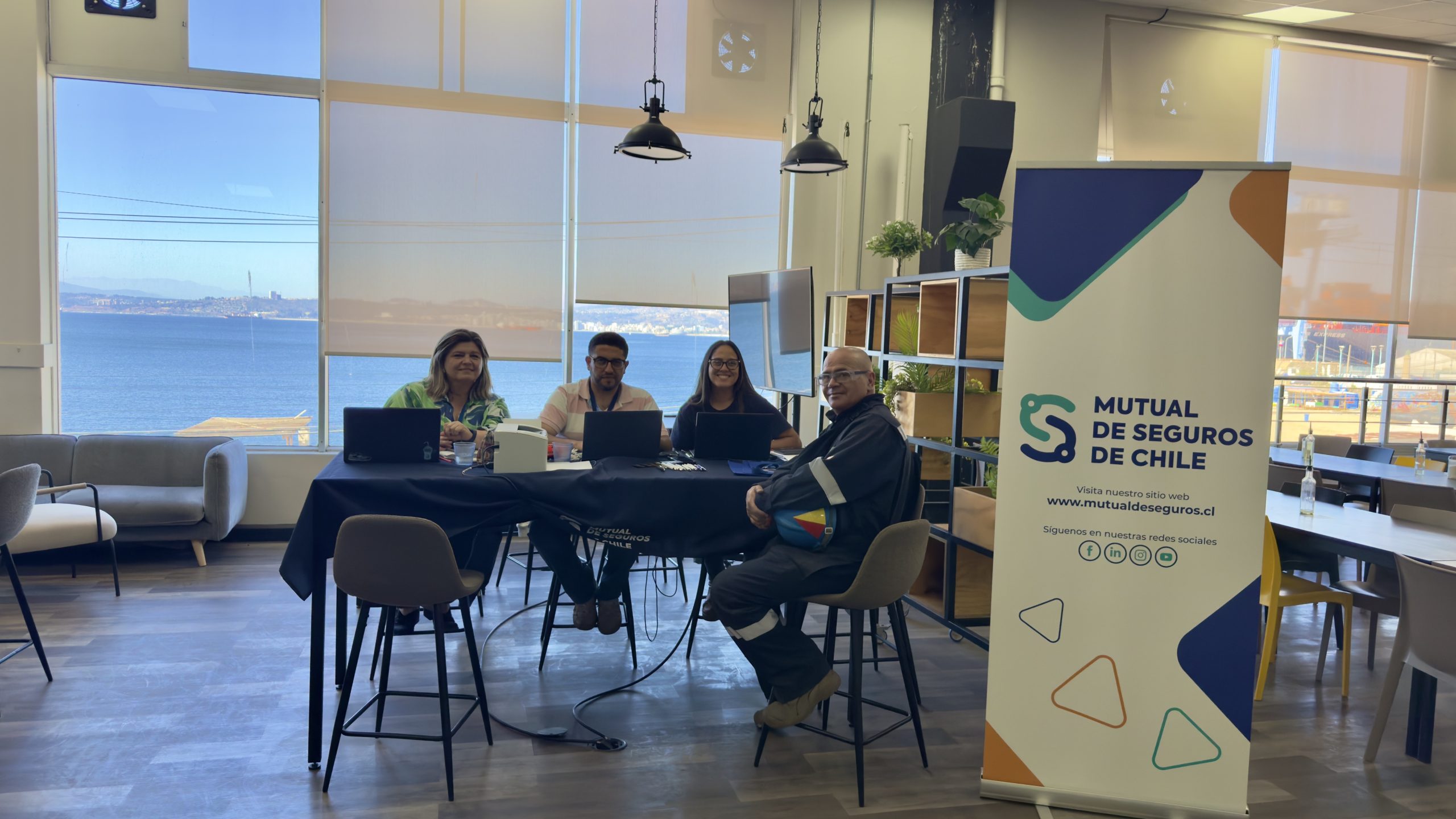 Mutual de Seguros de Chile fortalece su vínculo con colaboradores de ASMAR en jornada de asesoría en terreno